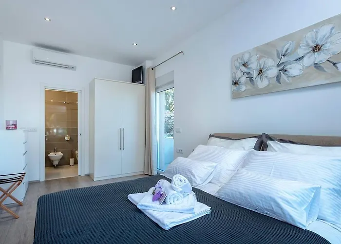 House With A Swimming Pool Hvar - 22428 بيت للعطل *