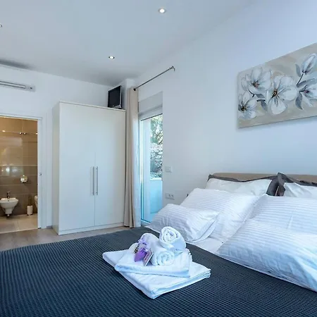 House With A Swimming Pool Hvar - 22428 Сasa de vacaciones *